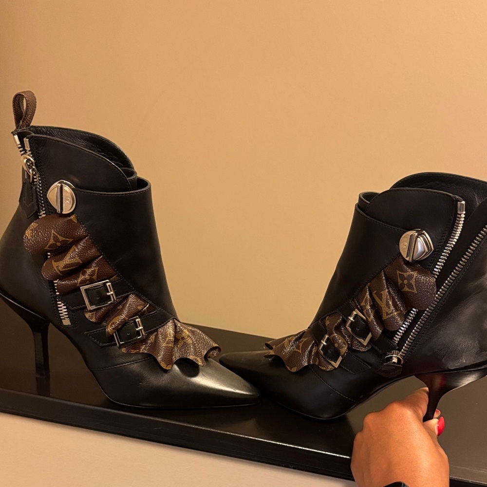 Louis Vuitton Black and Brown Heeled Boots - Picture 4 of 9